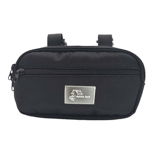 Saddle Horn Bag, essential trail riding accessory with waterproof pockets for cell phone and keys.